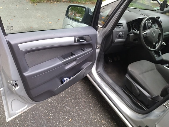 Opel Zafira 4 of 5