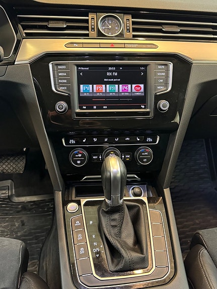 Volkswagen Passat 14 of 24