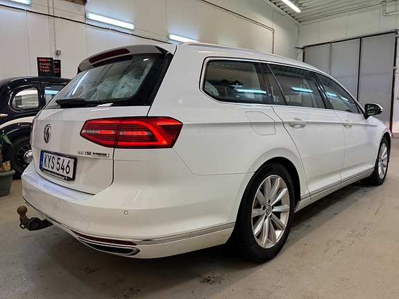 Volkswagen Passat 6 of 24