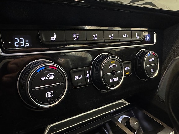 Volkswagen Passat 16 of 24