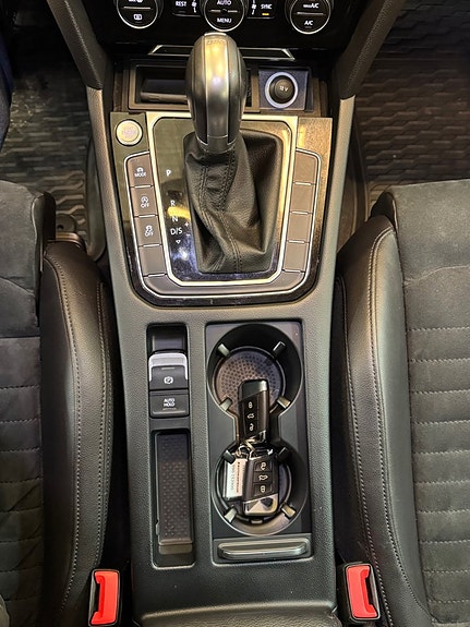 Volkswagen Passat 15 of 24
