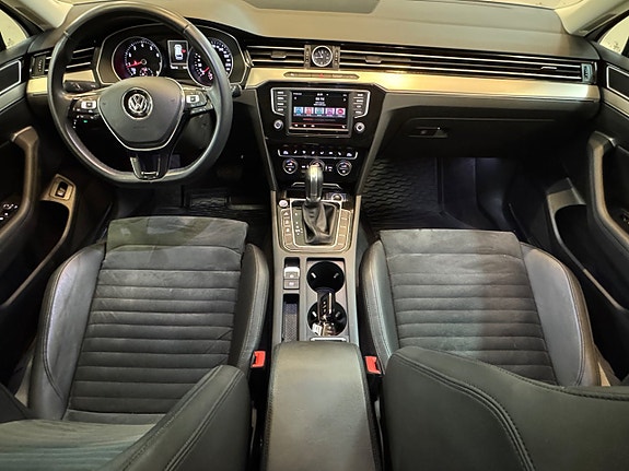 Volkswagen Passat 12 of 24