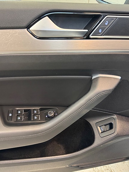 Volkswagen Passat 22 of 24