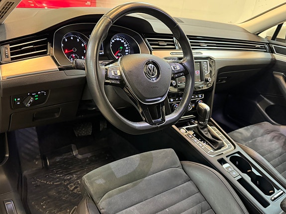 Volkswagen Passat 10 of 24