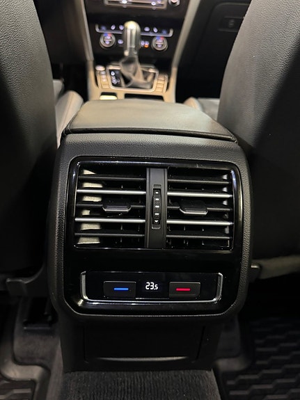 Volkswagen Passat 17 of 24