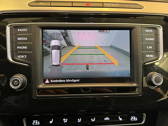 Volkswagen Passat 8 of 24
