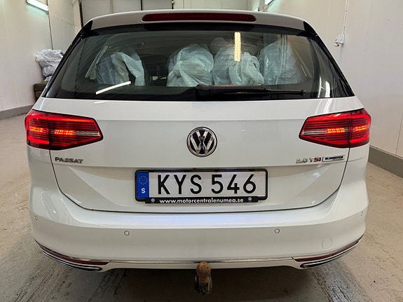 Volkswagen Passat 7 of 24