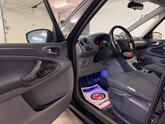 Ford Galaxy 7 of 27