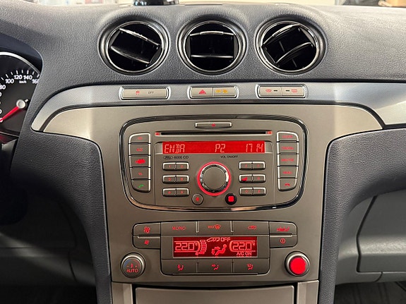 Ford Galaxy 25 of 27