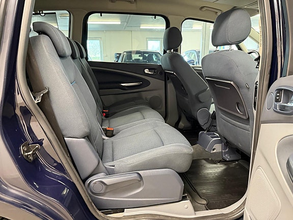 Ford Galaxy 18 of 27
