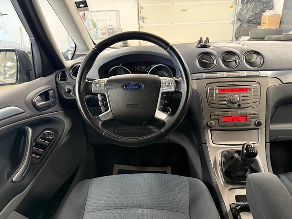 Ford Galaxy 21 of 27