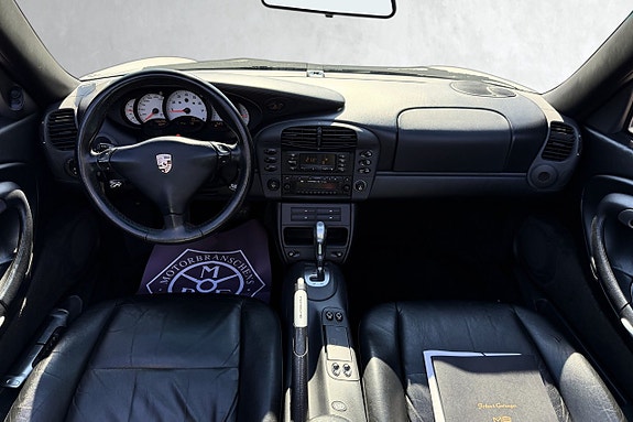 Porsche 911 Carrera 15 of 28