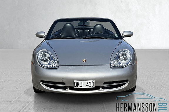 Porsche 911 Carrera 3 of 5