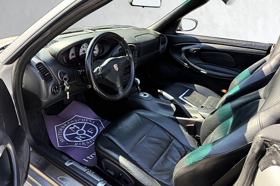 Porsche 911 Carrera 16 of 28