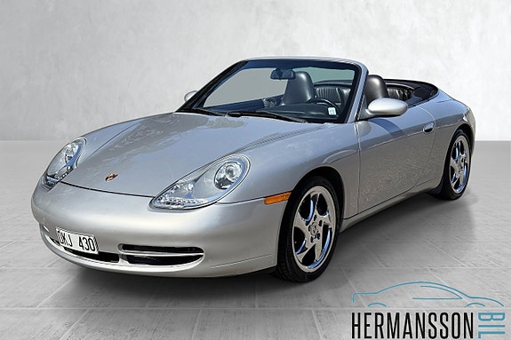 Porsche 911 Carrera 4 of 5