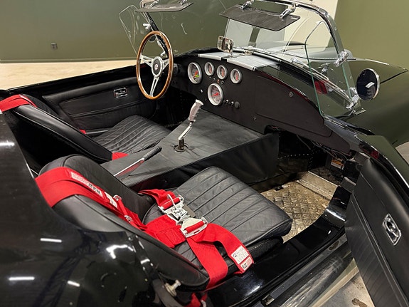 AC Cobra 7 of 9