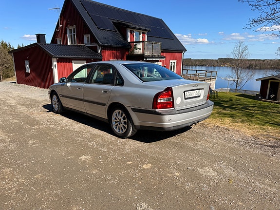 Volvo S80 2 of 5