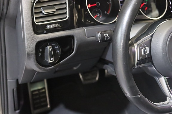 Volkswagen Golf VII 17 of 23