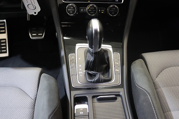 Volkswagen Golf VII 21 of 23