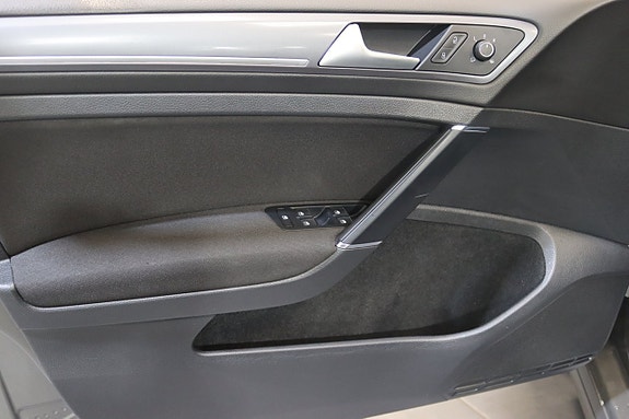 Volkswagen Golf VII 16 of 23