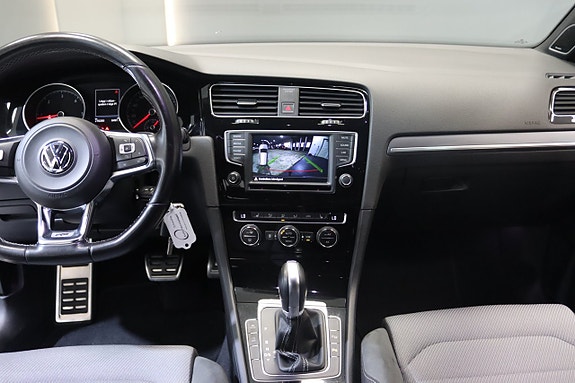 Volkswagen Golf VII 18 of 23