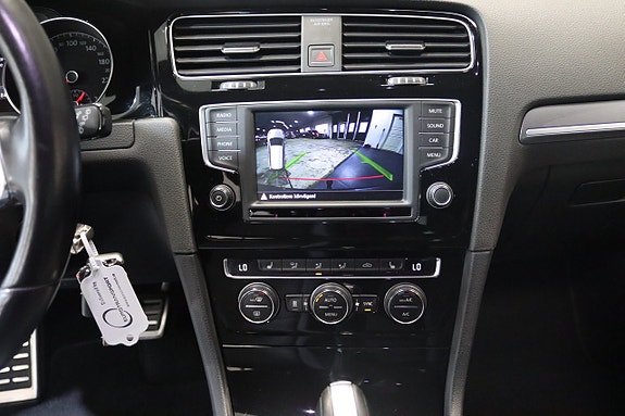 Volkswagen Golf VII 19 of 23