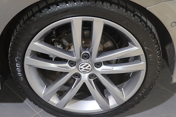 Volkswagen Golf VII 13 of 23