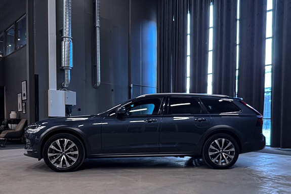 Volvo V90 Cross Country 3 of 5