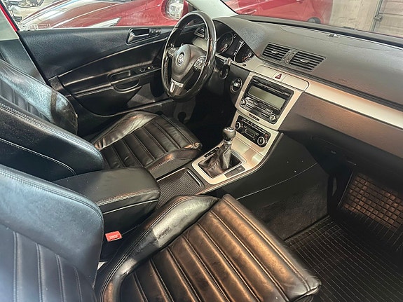 Volkswagen Passat 8 of 15