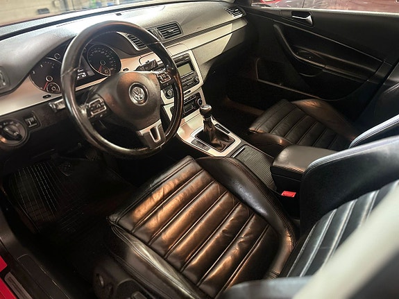 Volkswagen Passat 6 of 15