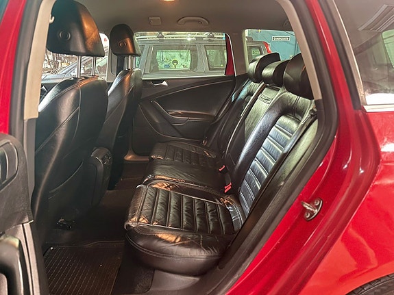 Volkswagen Passat 13 of 15