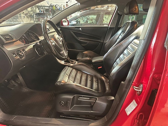 Volkswagen Passat 12 of 15