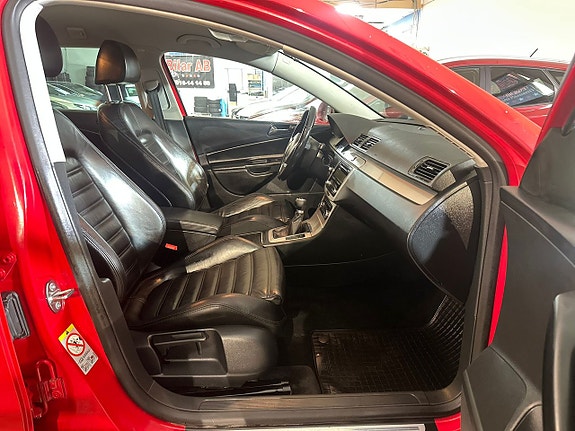 Volkswagen Passat 10 of 15