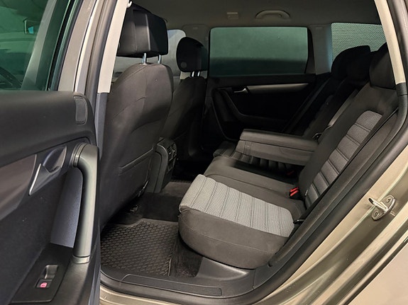 Volkswagen Passat 13 of 22