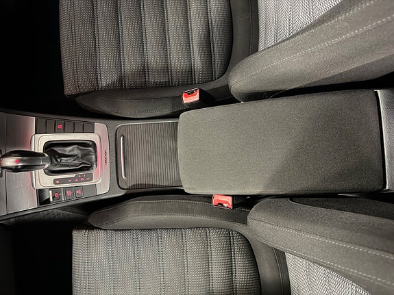 Volkswagen Passat 16 of 22