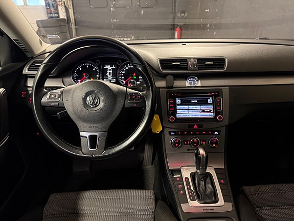 Volkswagen Passat 15 of 22