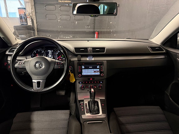 Volkswagen Passat 14 of 22
