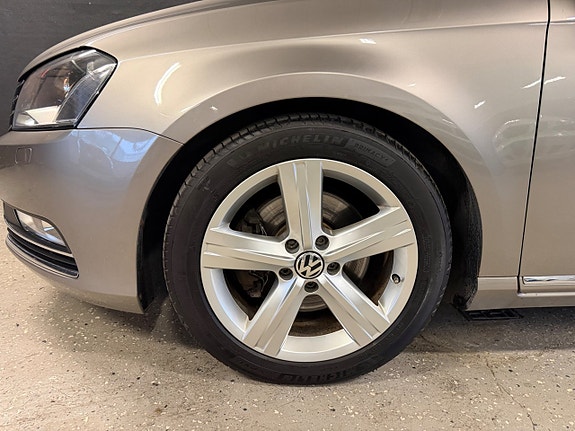 Volkswagen Passat 6 of 22