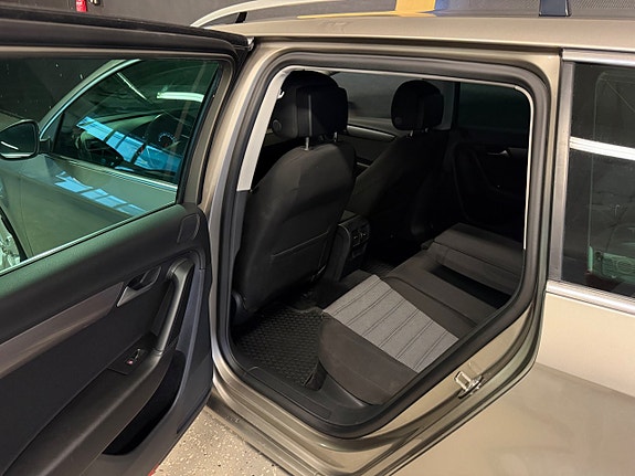 Volkswagen Passat 12 of 22