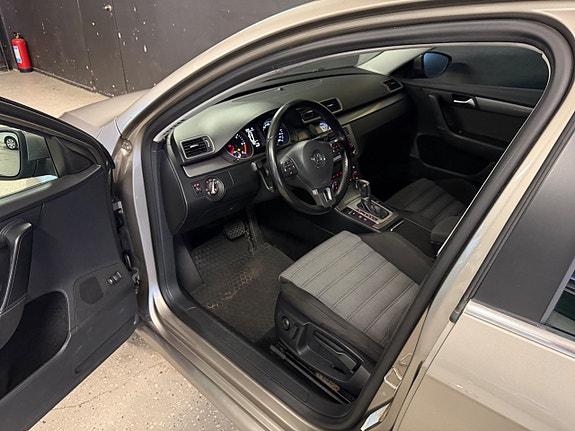 Volkswagen Passat 10 of 22