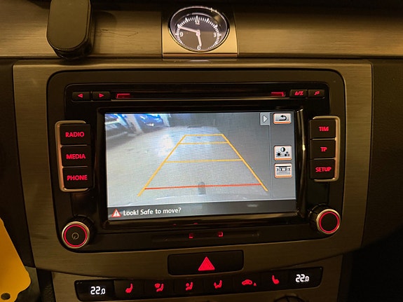 Volkswagen Passat 19 of 22
