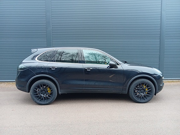 Porsche Cayenne 3 of 5