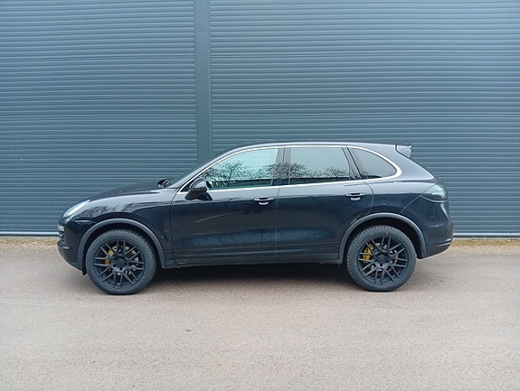 Porsche Cayenne 4 of 5