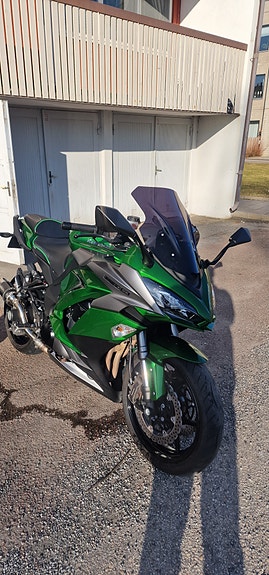 Kawasaki Ninja Z1000SX 2 of 3