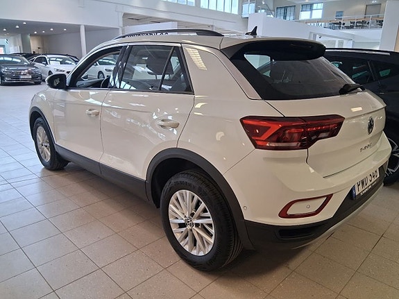 Volkswagen T-Roc 2 of 5