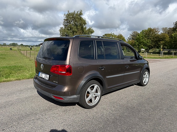Volkswagen Touran Cross 16 of 20