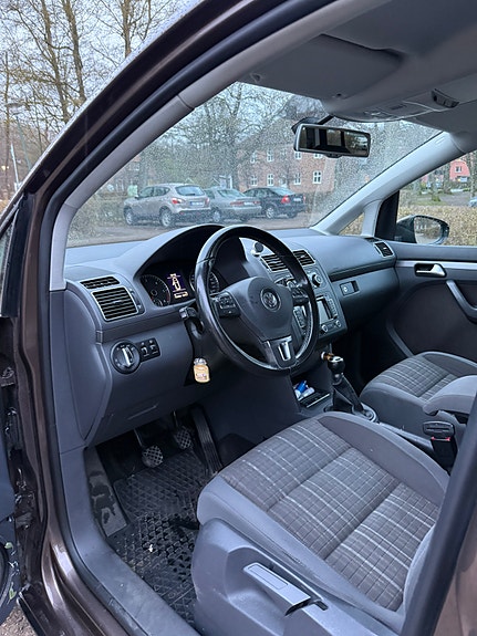 Volkswagen Touran Cross 2 of 20
