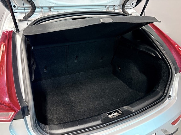 Volvo V40 8 of 25