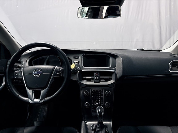 Volvo V40 13 of 25