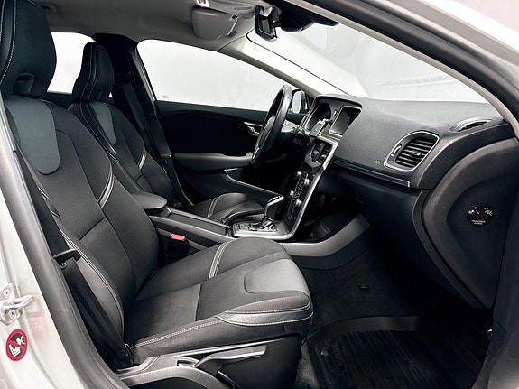 Volvo V40 11 of 25